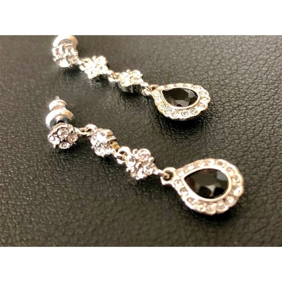 NWT Vintage Signed Monet Silver & Black Teardrop Crystal Trim Dangly Earrings - Picture 7 of 10